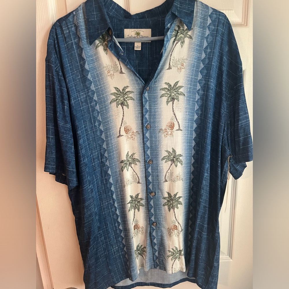 Men’s Large Hawaiian style shirt